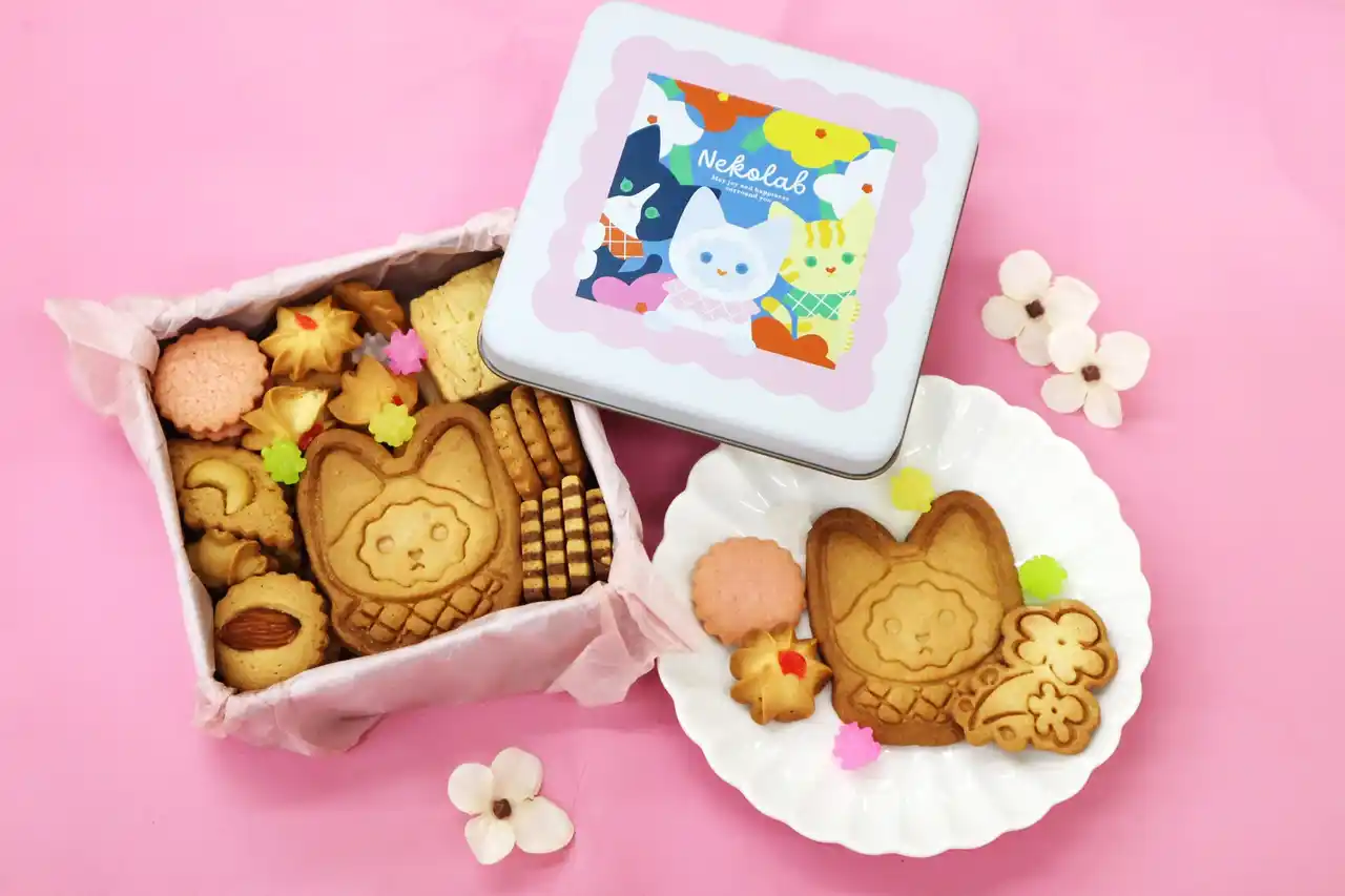 【NEKO LAB】イラストレーター末益ひろこさんと初コラボ。春限定クッキー缶「HARU TO NEKO」を発売。