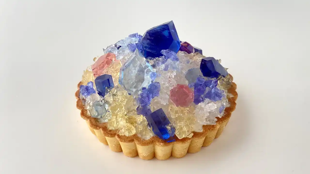 食べられる誕生石！9月の誕生石サファイアをイメージしたアイスタルトを20台の限定販売