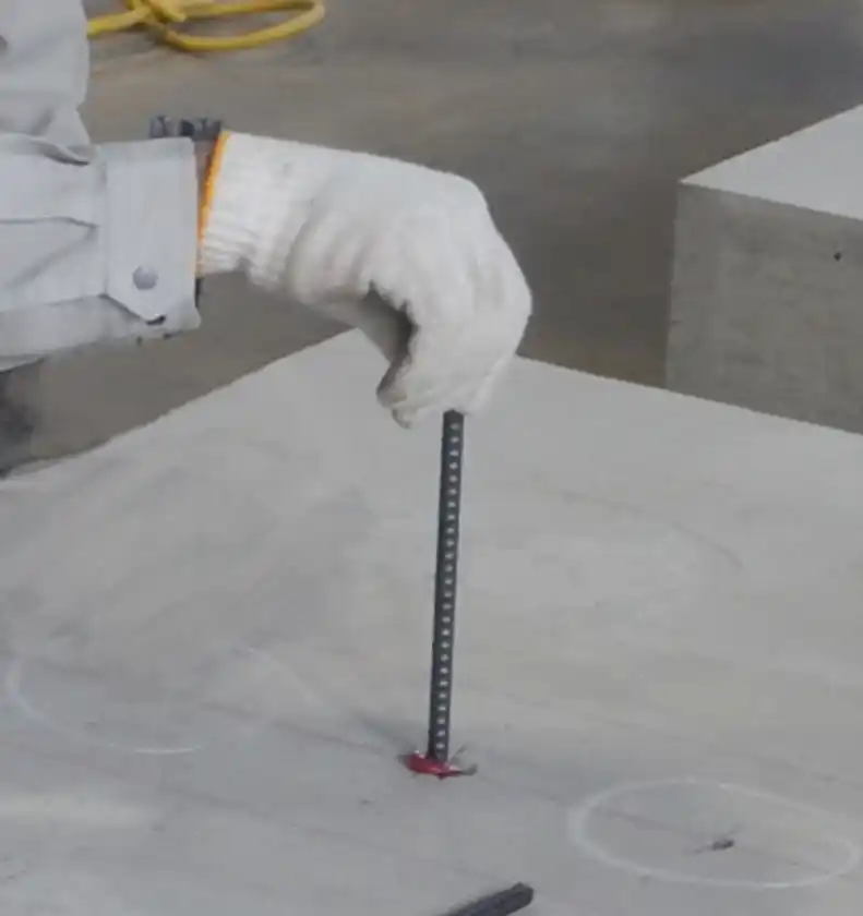 写真2：差し筋の挿入