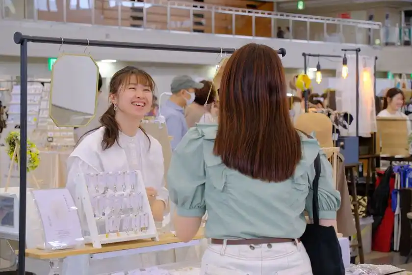 出店者と来場者の交流(前回開催)