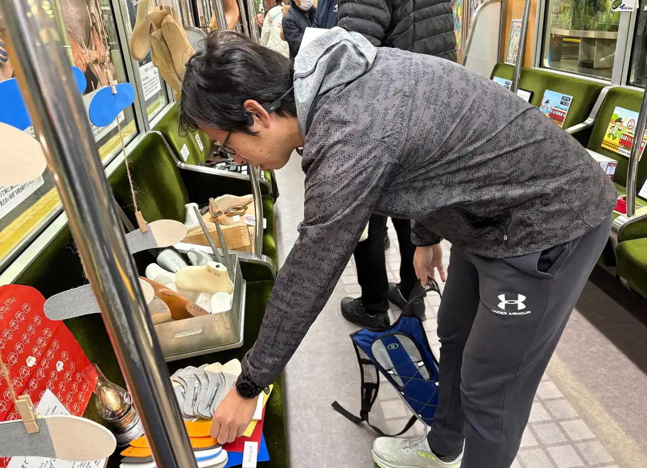 【開催報告】阪急電車の車内に“神戸の靴づくり工房”が出現