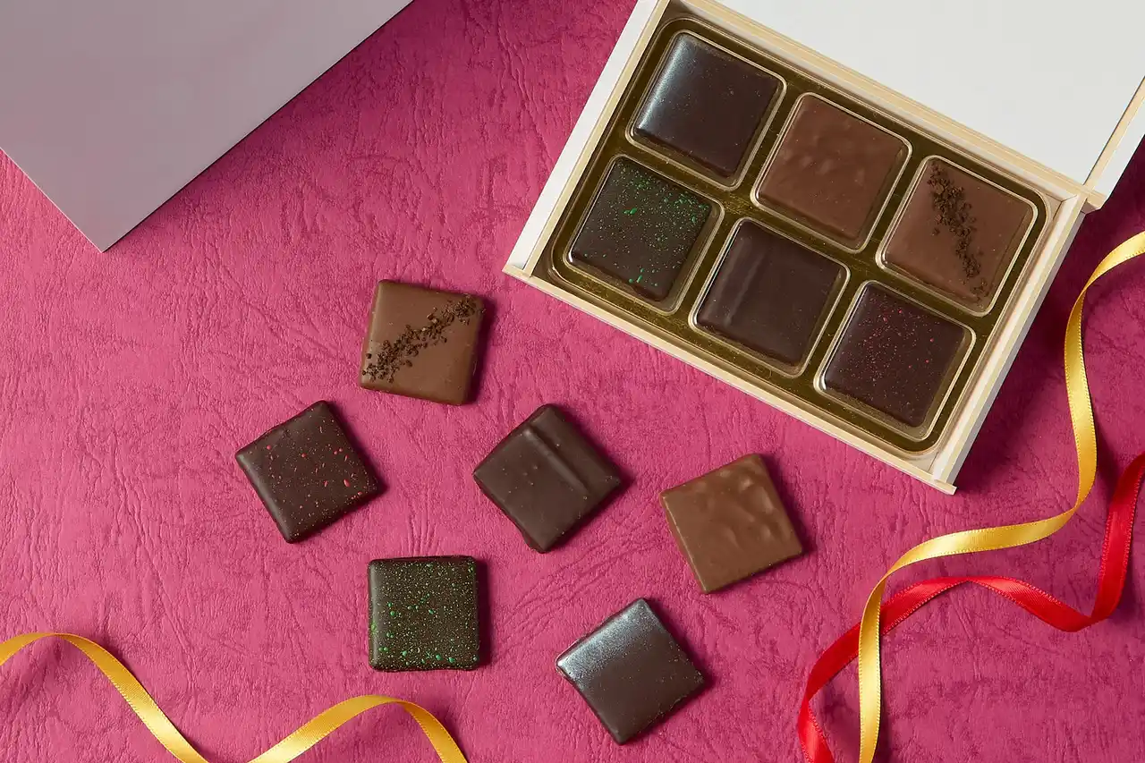 【明治記念館】“一粒のショコラが与える至福のひと時”「プレミアム・ボンボン・ショコラ」バレンタインデーや大切な方へのギフトに