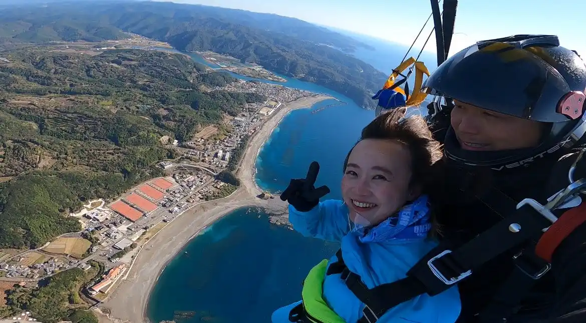 【新たに空の観光スポットが誕生！】海を360°一望できるオーシャンスカイダイビングin南紀白浜