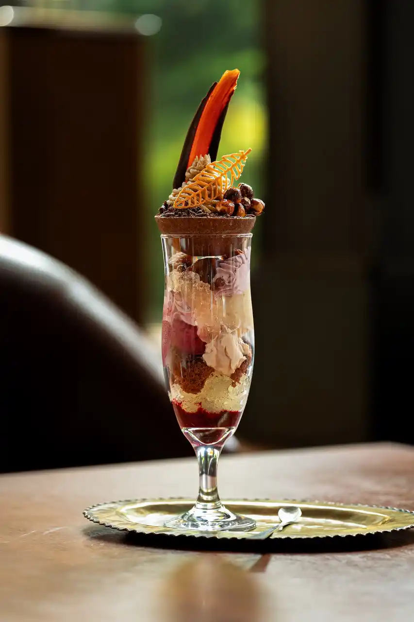 【ホテルオークラ福岡】9・10月限定／季節のパフェ「マロンカシス」を提供