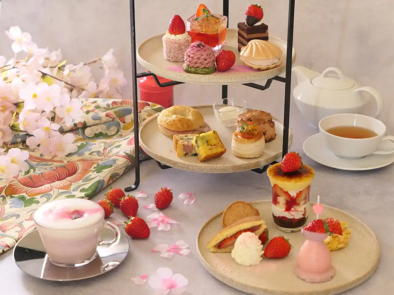 【熱海パールスターホテル】熱海に訪れる一足早い春「いちごと桜のアフタヌーンティー」12月29日よりスタート。