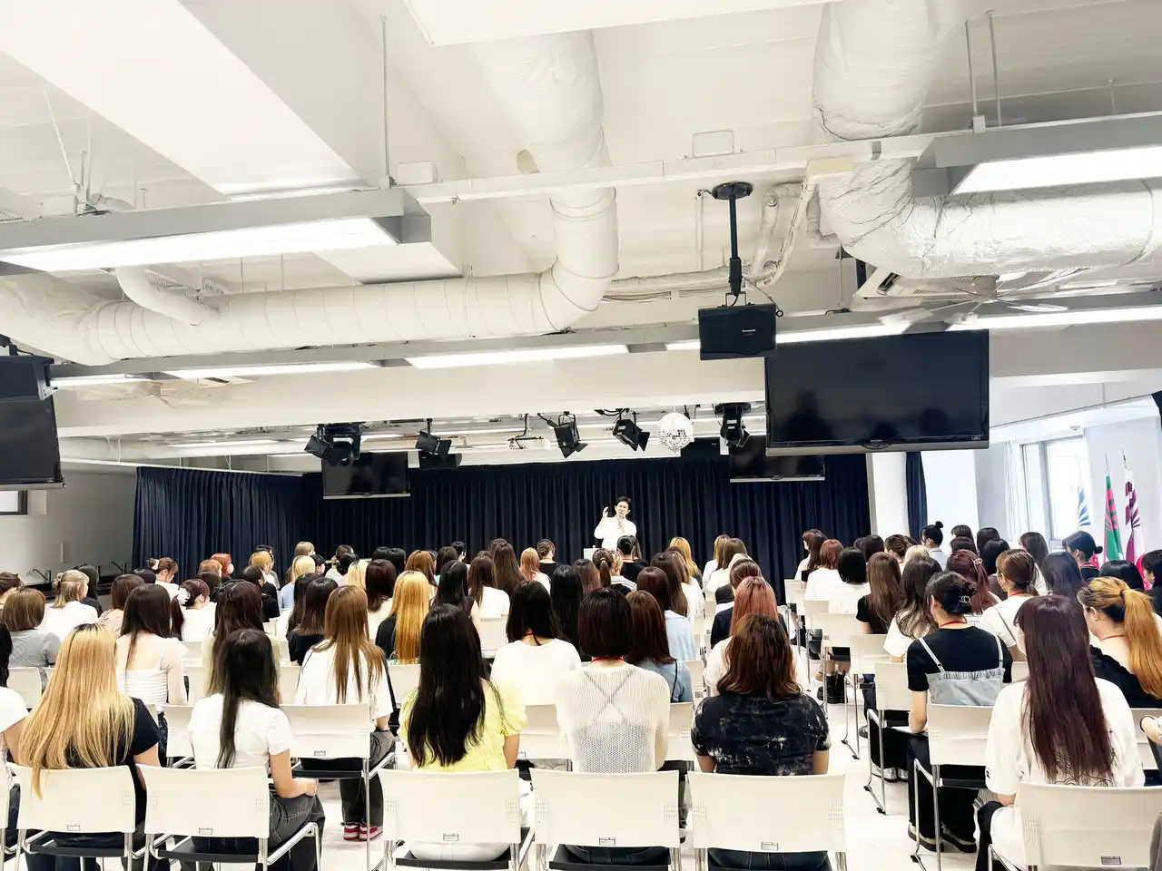 【学校法人ロイヤル学園】 その一歩が、夢を壊す。ロイヤル学園が警察と連携し、全学生に「防犯講習」を実施