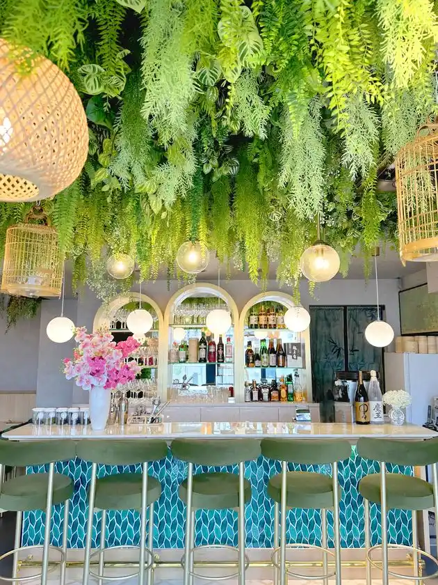 月と森の空間の店内