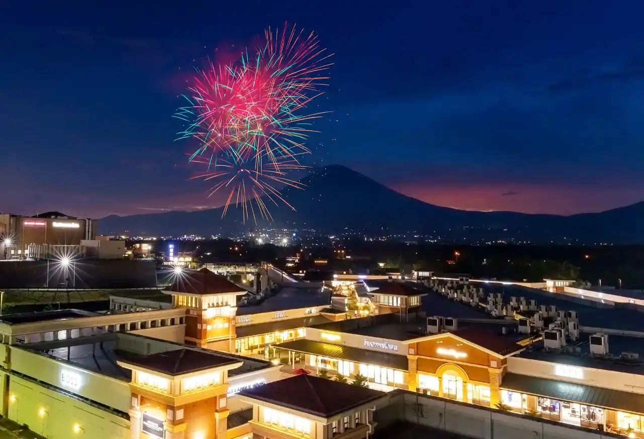 御殿場アウトレットの夏祭り「Gotemba Night!! 2025」打ち上げ花火や屋台フード、クラフトビールが集結するグルメフェス　7月19日（土）～8月23日（土）の毎週土曜日に開催