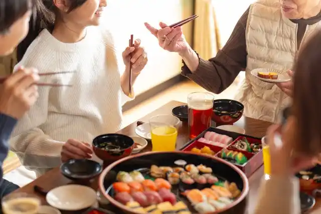 3人に1人が義実家への帰省は「気が重い」！夫婦別々の「セパレート帰省」、前向き派は6割超え。生活総合情報メディア【ヨムーノ】、「年末年始の帰省」に関する最新の意識調査を実施