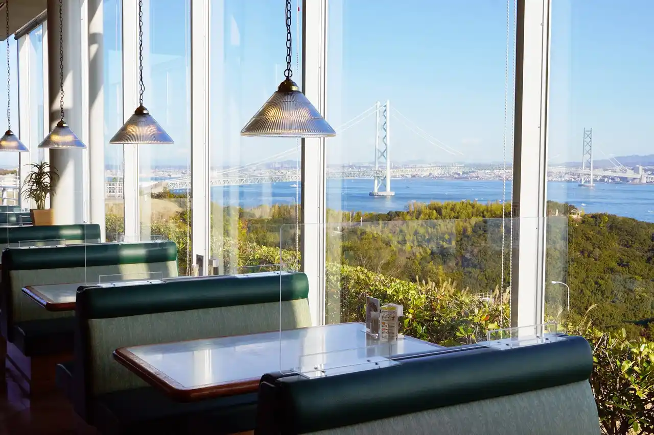 【ユーアールエー株式会社】 2026年3月25日（水）より春メニュー（季節限定）スタート！淡路サービスエリア上り線飲食ゾーン各店の新メニューが提供開始！《レストラン「ロイヤル」、カフェ a too、ラーメン「尊（みこと）」》