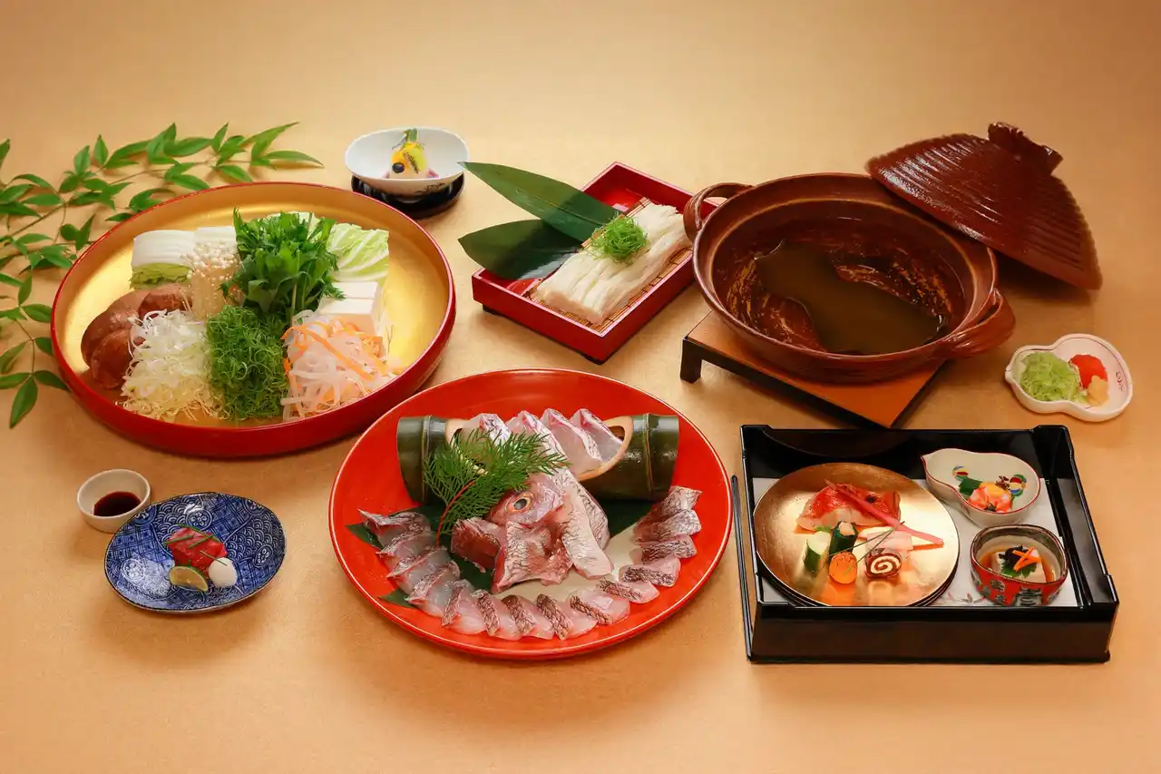 【株式会社ハトヤ瑞鳳閣】 京都駅すぐ！京情緒あふれる本格会席と特製鍋で彩る冬の宴『贅沢飲み放題付き 忘年会・新年会プラン 』