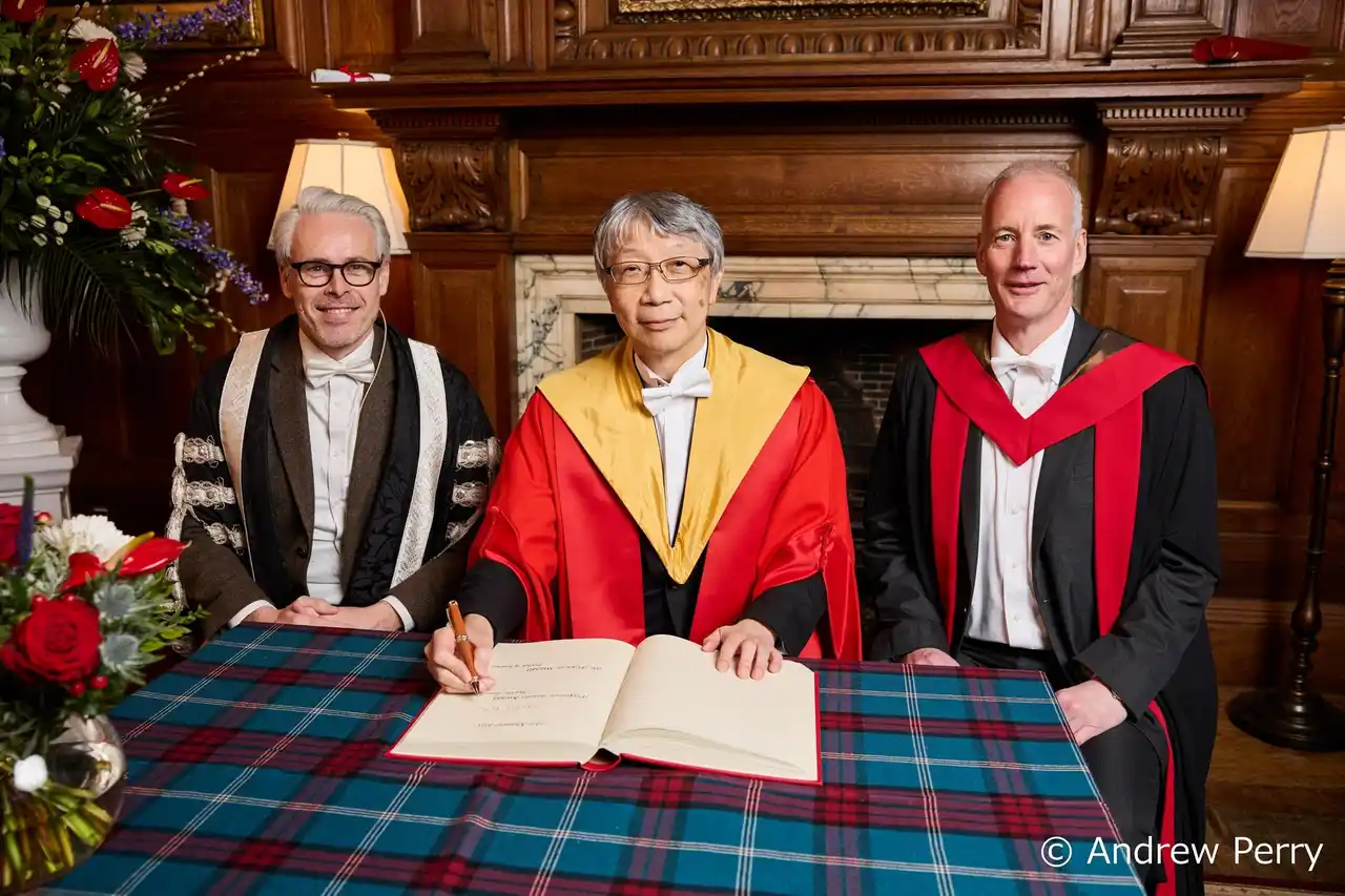 【独立行政法人国立高等専門学校機構】 【豊田高専】阿波賀校長、エディンバラ大学より名誉博士号を受章