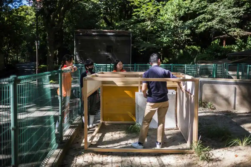 小屋の制作風景