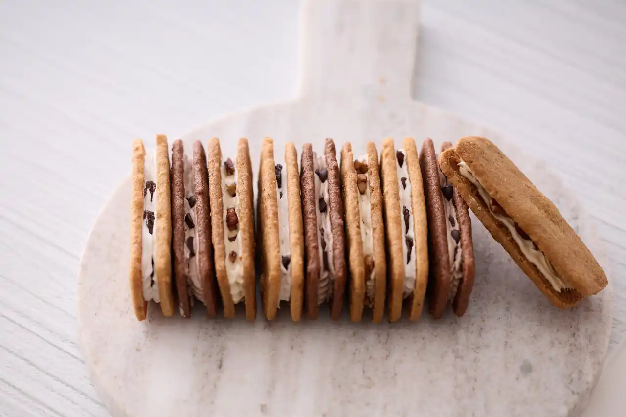 【株式会社 エーデルワイス】 【エーデルワイス沖縄】【新商品】ヘーゼルナッツが芳醇に香る『Sable Noisette』