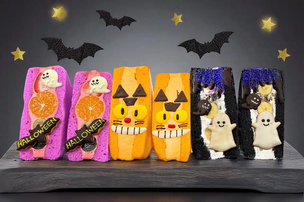 【食パンの概念、超えました】シフォンケーキで作る、フルーツ盛り盛り・超BIGな「ハロウィンフルーツサンド」10月31日限定復活!