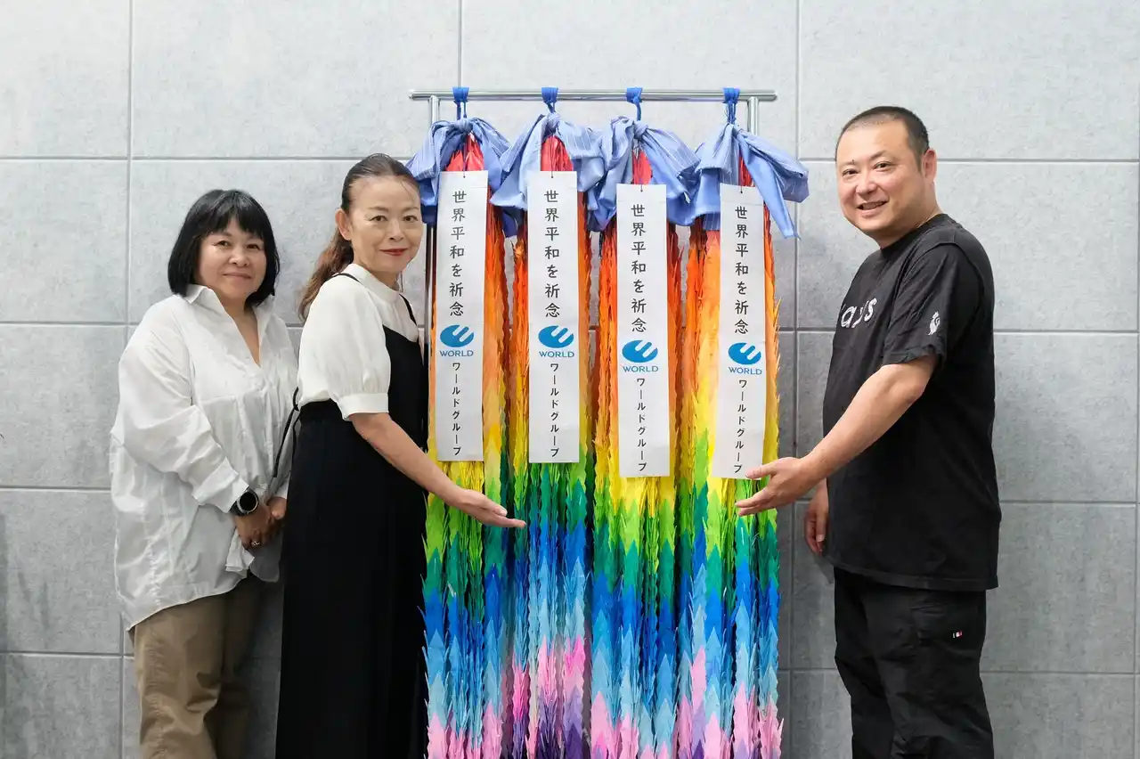 【株式会社 ワールド】 「おりづるプロジェクト 2025」、ラクサス・テクノロジーズ（株）に千羽鶴を贈呈