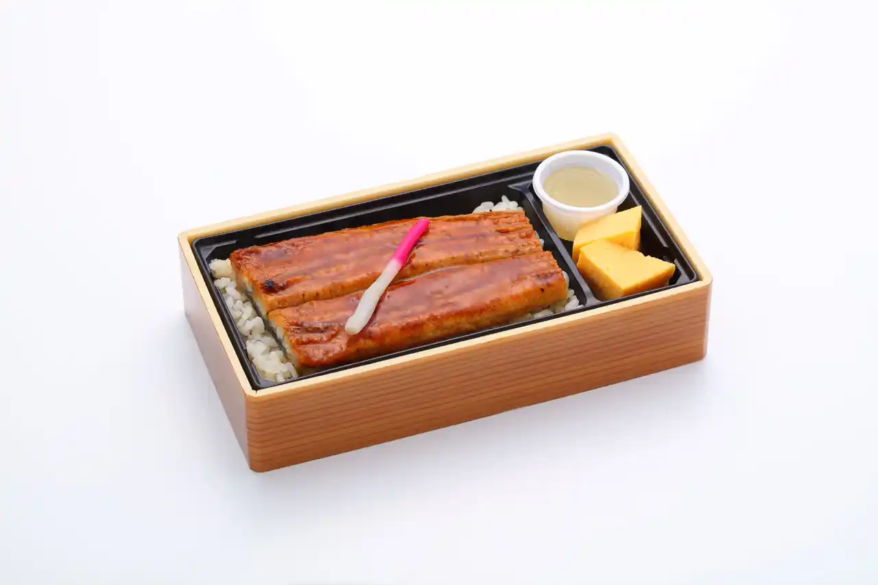 【株式会社にんべん】 土用の丑の日二日間限定!こだわりのだし炊き込みご飯にだし餡を添えて ふっくらと香ばしい「うな重」  「一汁旬菜 日本橋だし場」など5店舗で限定発売