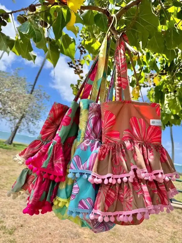 新作フリルトート