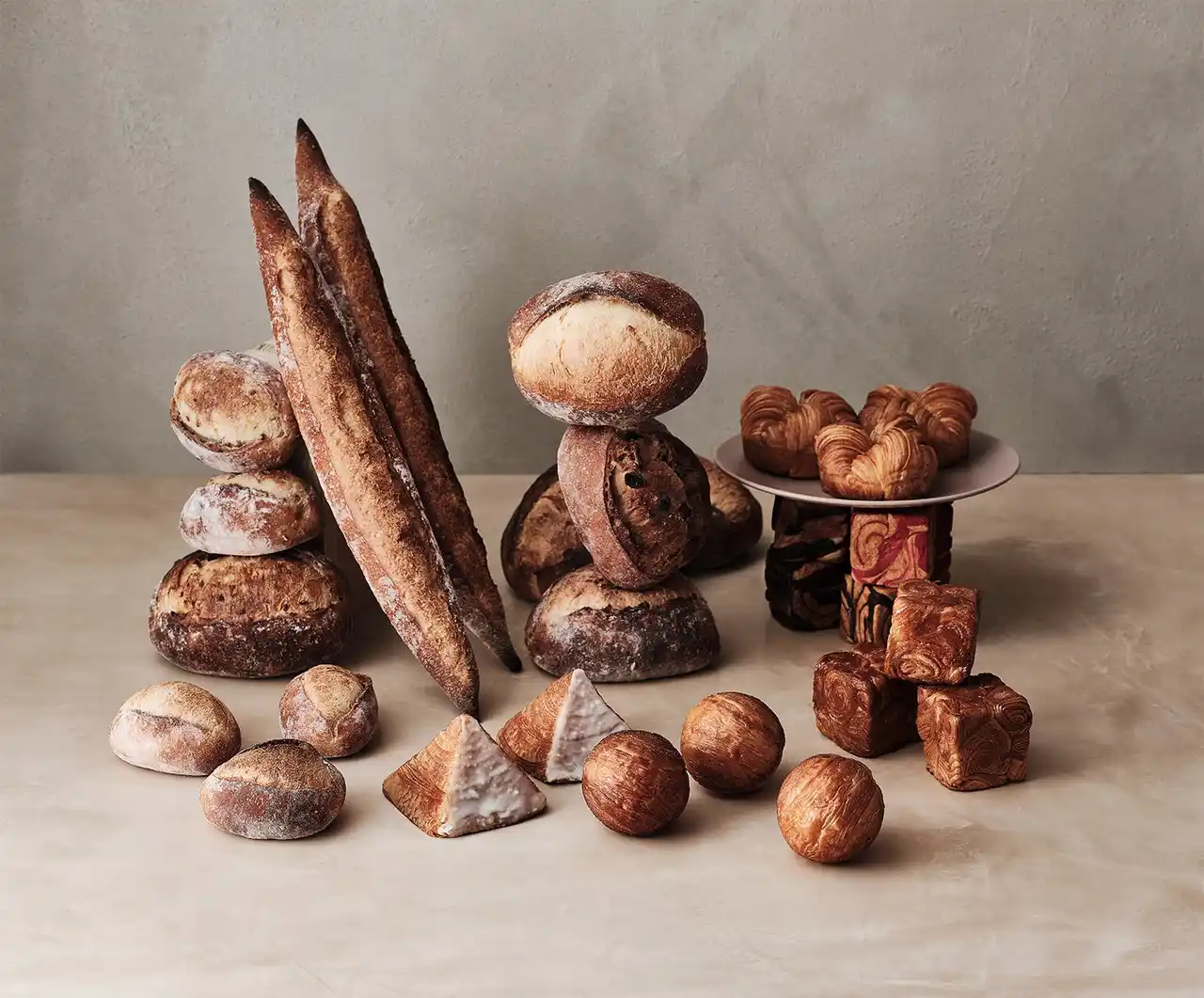 【株式会社ベイクルーズ】 “焼きたて”の美味しさと、職人の技術を体感できるベーカリーが新宿に誕生