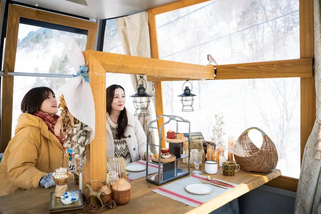 【谷川岳ヨッホ】特製ゴンドラに乗りながら、標高1,300mまで空中ピクニックを楽しむ「雪舞うゴンドラクルーズピクニック」開始