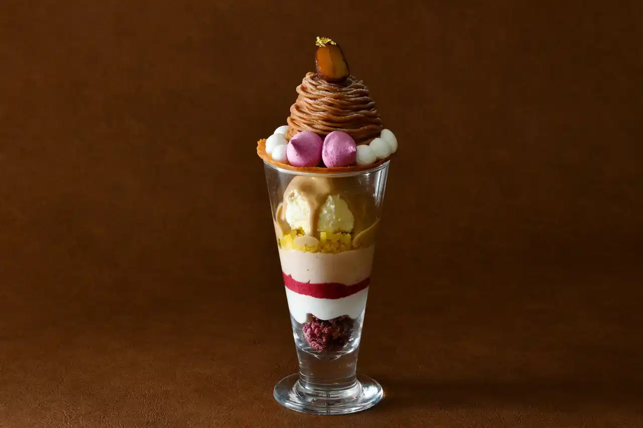 【ホテルニューグランド】秋の味覚が織りなす贅沢な味わいに心ときめく「モンブランパフェ」（コーヒーハウス ザ・カフェ）