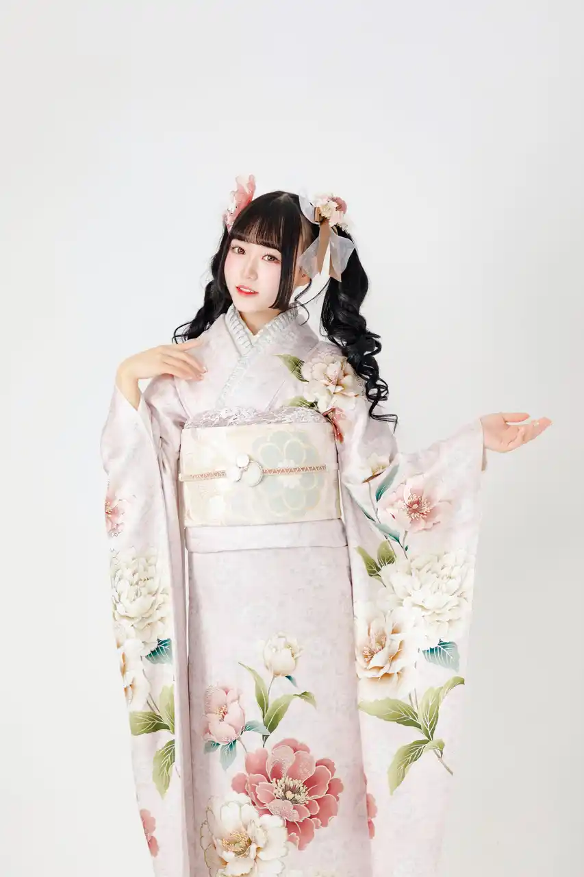 【株式会社VAZ】 VAZ所属クリエイター『りりか（川島梨々花）』がティーン世代に人気のインフルエンサー6人で発足した「振袖TEENS8期生」に就任！