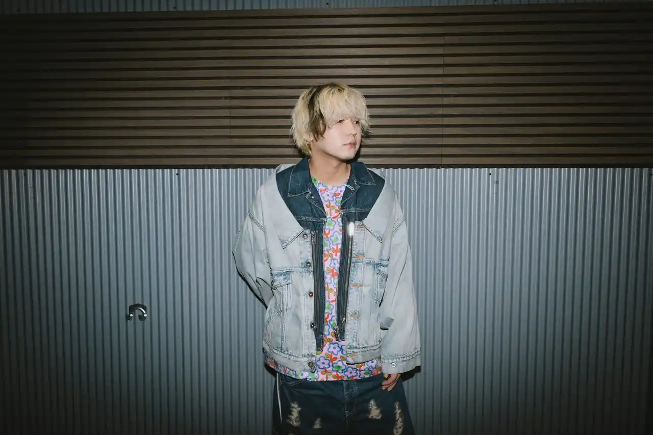 【株式会社スペースシャワーネットワーク】 5thアルバム「Magic if」をリリースする秋山黄色の特別番組がスペースシャワーTVにて放送決定！対談相手はかねてより親交のある社会学者・古市憲寿！