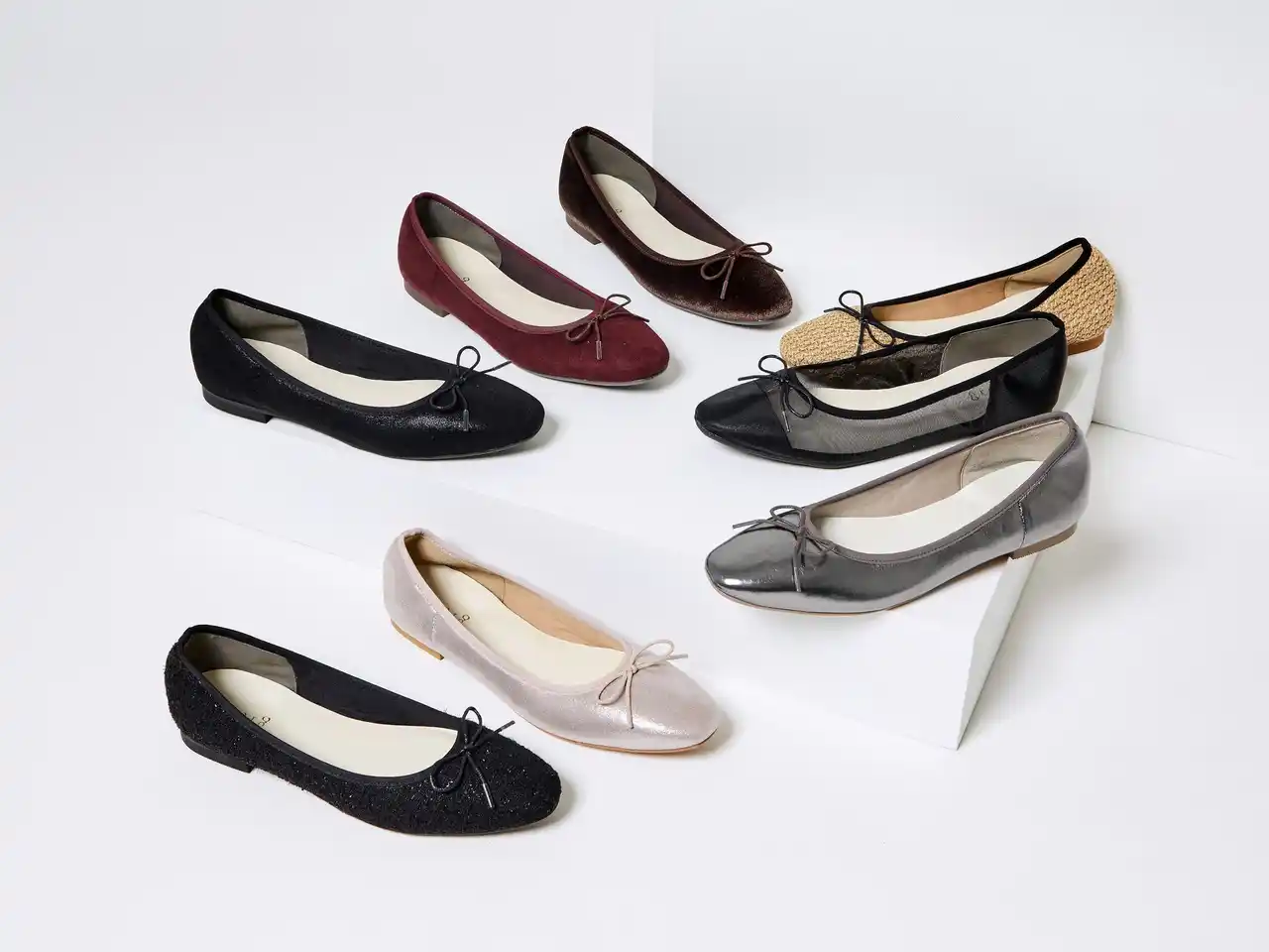 【株式会社 ワールド】 【grove】ふわっとつつまれるようなフィット感を叶えるバレエシューズ特集を公開