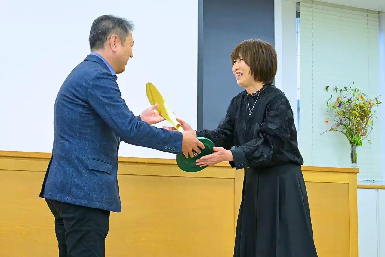 【公益社団法人日本フラワーデザイナー協会】 【速報】「日本フラワーデザイン大賞2025」主要各賞が決定　大賞・内閣総理大臣賞などを表彰｜「Bloomination」テーマのもと、多彩な表現が結実