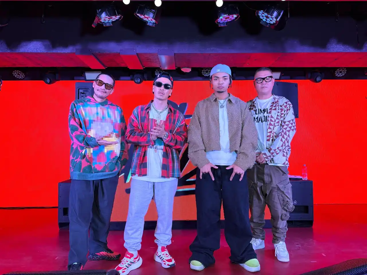 【ABEMA】 神奈川の新星ラッパー・Hezronと名古屋のレジェンドラッパー・AK-69が初コラボAK-69、楽曲制作舞台裏を初公開「ここまで制作過程を見せる事はなかった」｜『RECTRUCK 』