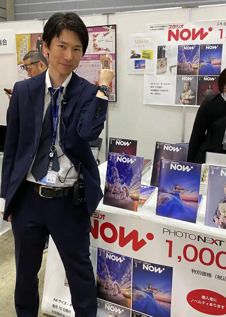 【株式会社クロスワン】 【PHOTO NEXT2025 × 信長デイトナ】株式会社プロメディア代表取締役　深谷直佑氏が装着体験を実施