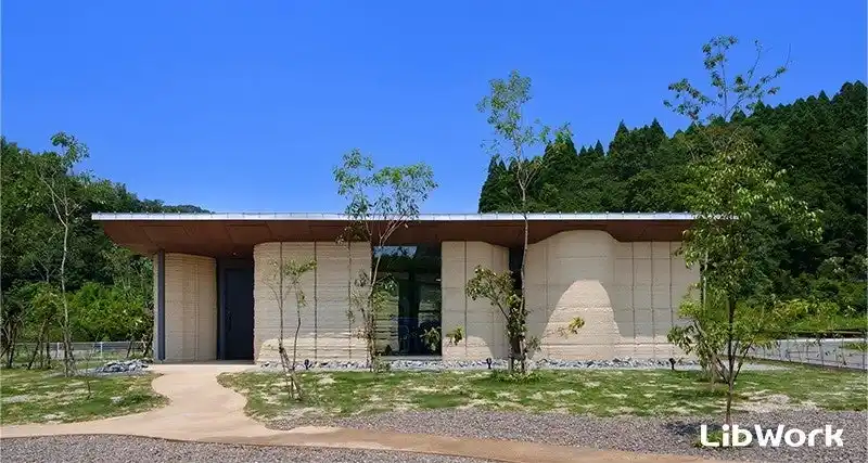 【株式会社Ｌｉｂ Ｗｏｒｋ】 国内初(※)、土を主原料とした約100平方メートル の３Ｄプリンター住宅（一般住宅用）完成のお知らせ