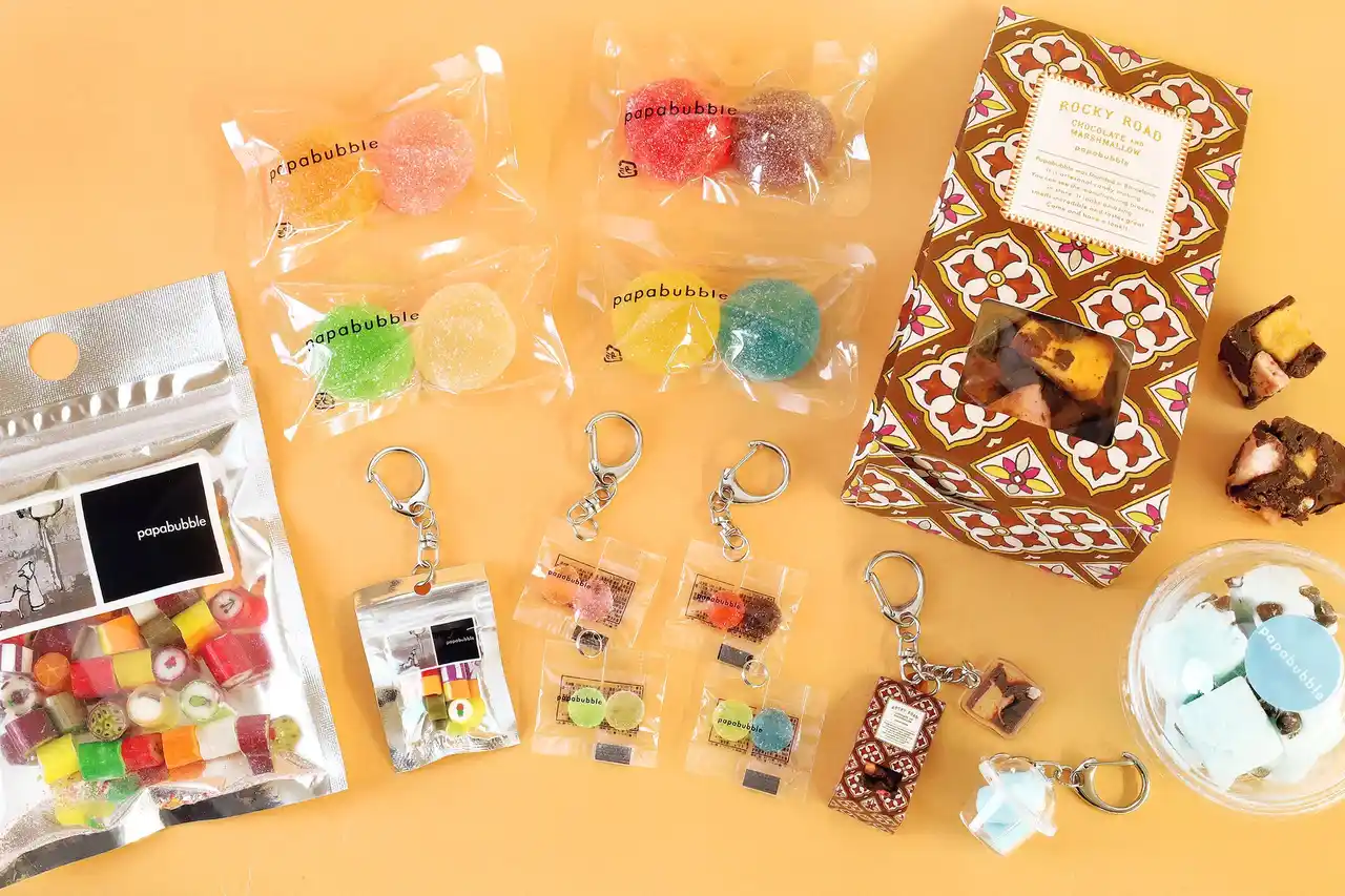 【株式会社PAPABUBBLE JAPAN】 まるで本物？！全5種のかわいすぎるお菓子たちがマスコットチャームになって登場　PAPABUBBLEのカプセルトイシリーズ　8月6日より発売
