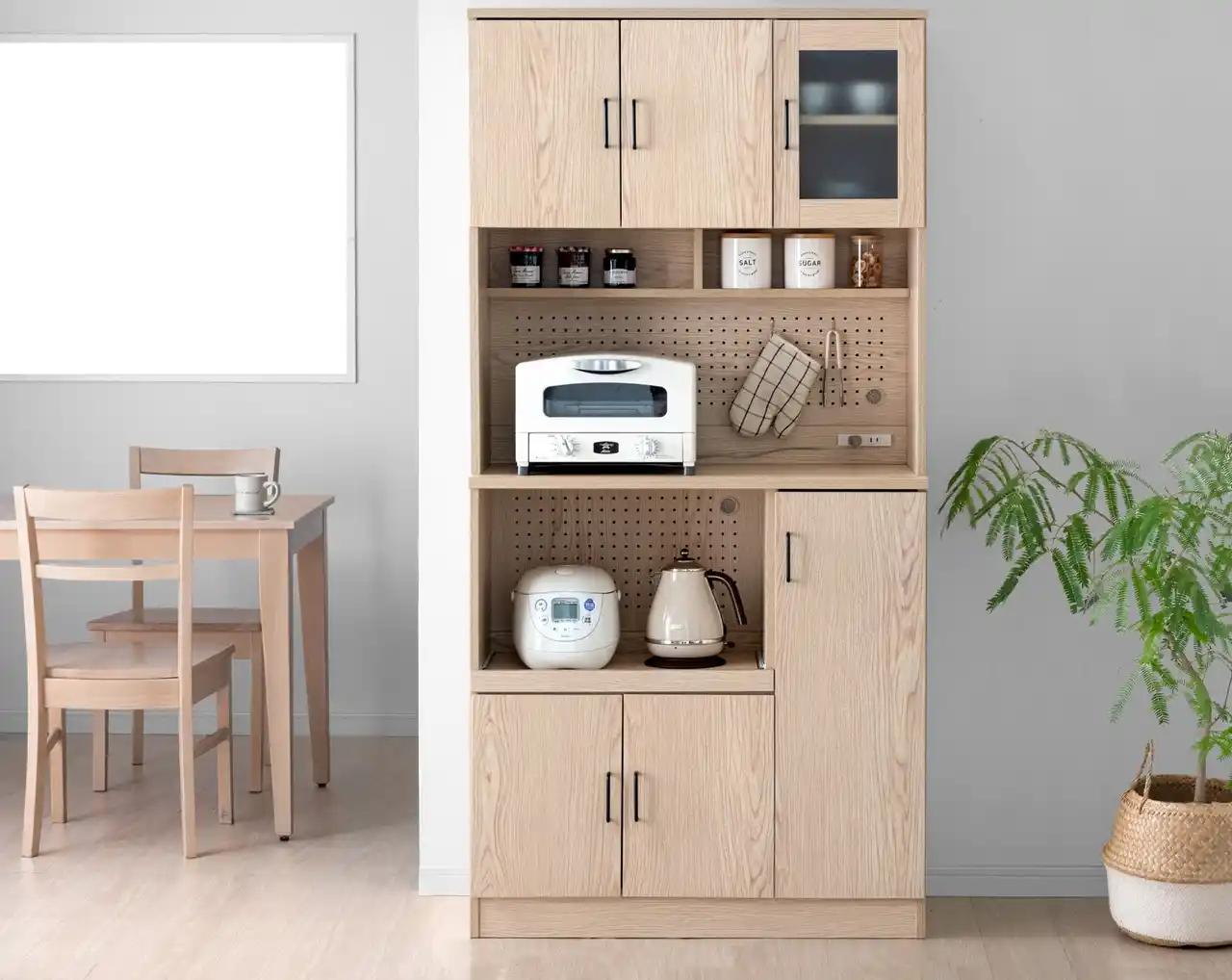 【タンスのゲン】 新生活にピッタリ! “有孔ボード付きキッチン収納”発売開始！家電、食器、食品ストックまで、これ1台で省スペースに整理可能