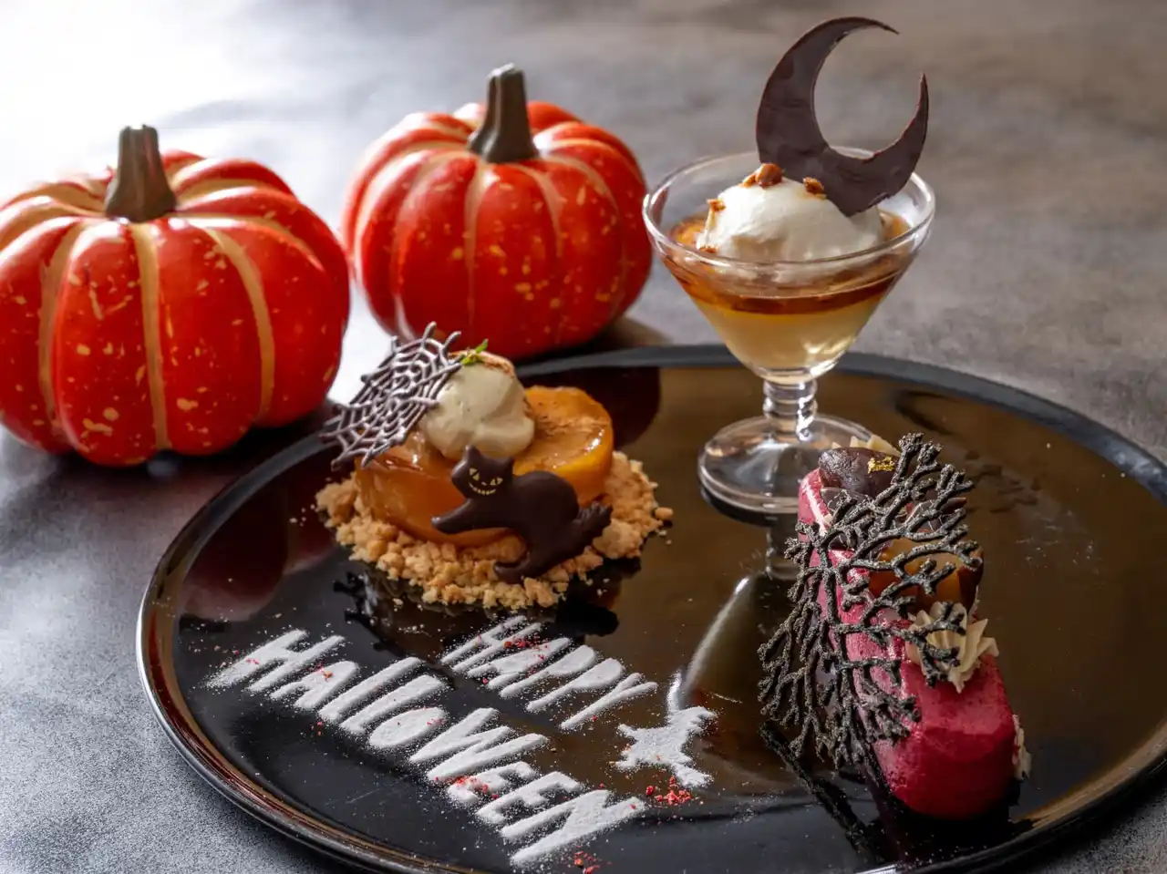 みなとみらいのホテルで楽しむ大人のハロウィン　“魔女の森”をイメージした秋のスイーツプレートなどが登場
