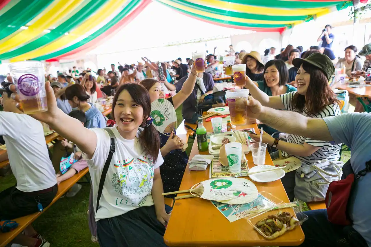 【自然にときめくリゾート 休暇村】 クラフトビールの祭典「遠野ホップ収穫祭」開催にあわせて休暇村陸中宮古では、「遠野麦酒ZUMONA」付き宿泊プランを8月1日より販売