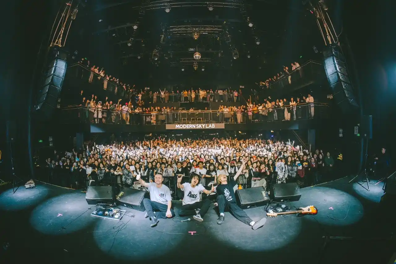 【ISARIBI株式会社】 ロックバンド『DOES』初のアジアツアー 「独歩行脚～烈音亜細亜篇～」広州・上海公演大盛況のうちに終幕！上海公演はSOLD OUT！