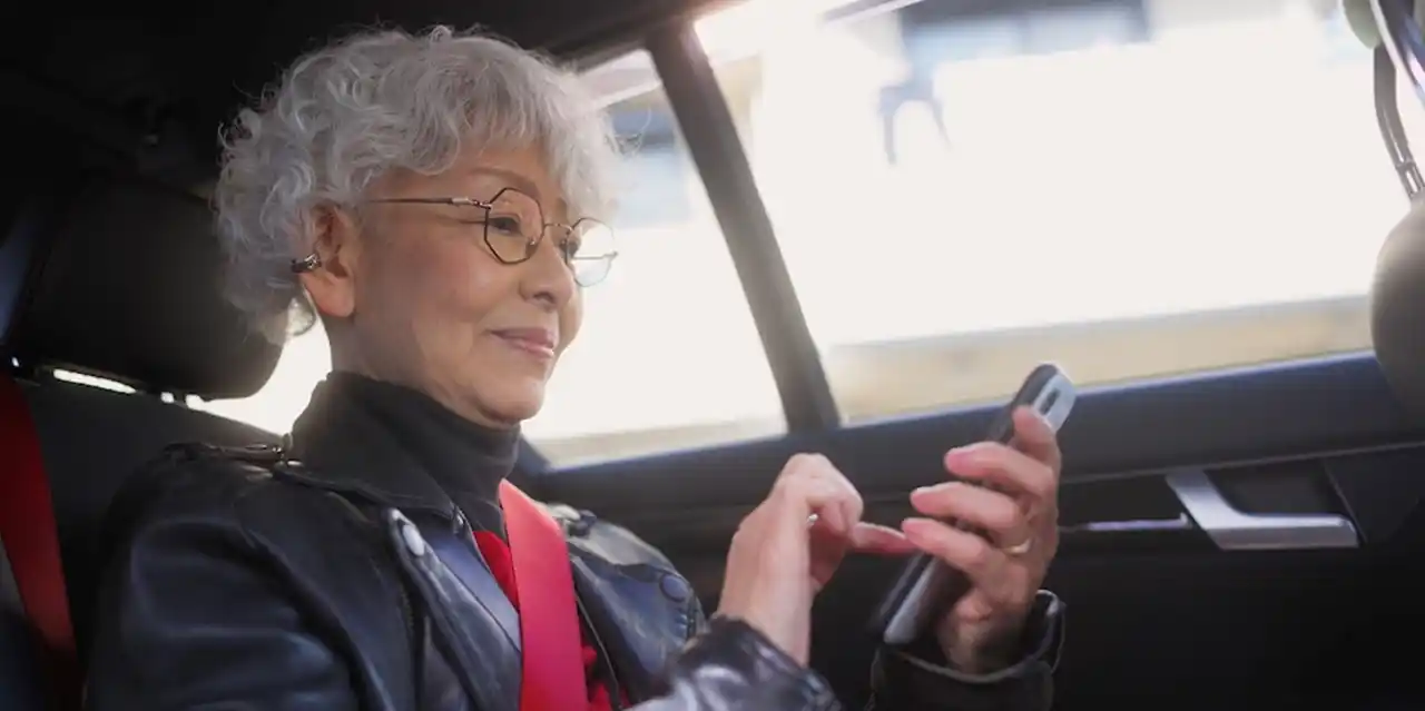 【Uber Japan株式会社】 国内初、配車アプリ「Uber」に高齢者向けアカウントが登場