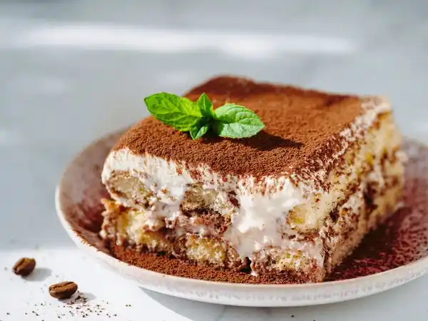 現地でスイーツを食べてみたい国・地域ランキング ～ティラミスやマリトッツォのあの国が1位！阪急交通社が公開～