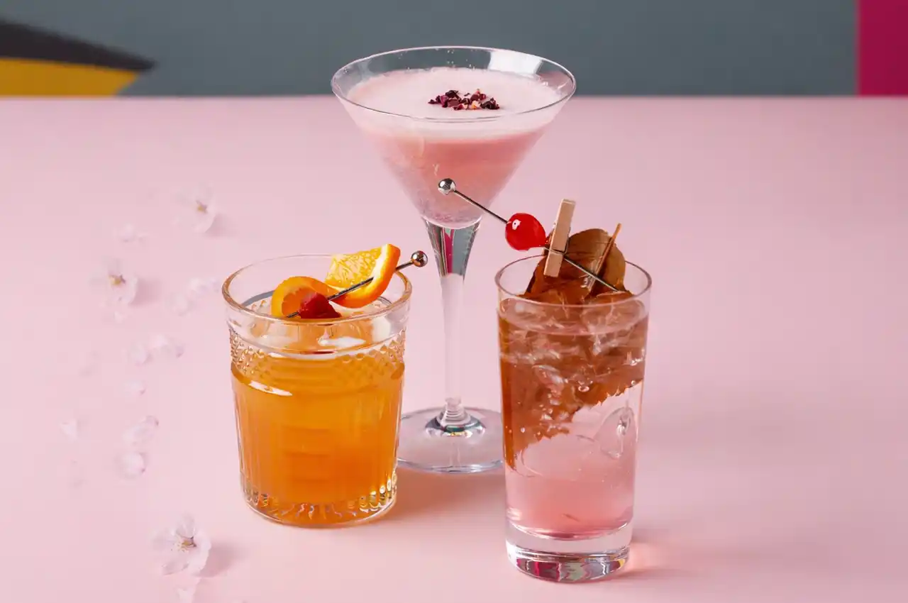 【YOTEL東京銀座】 【YOTEL東京銀座】春色の新メニューがスタート！サーモンパニーニや桜カクテル、スミレのクリームソーダなど春の訪れを感じるメニューがラインナップ
