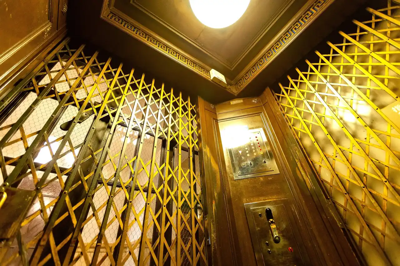 【日本オーチス・エレベータ株式会社】 日本オーチスが支える100周年の日本最古エレベーター