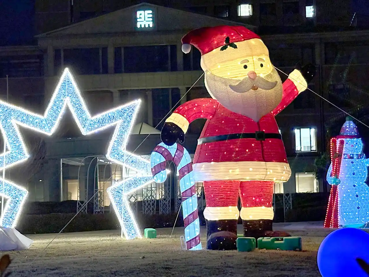 【関西外国語大学】 「Christmas Food Market」を12月15日（月）16時半から、ひらかた中宮キャンパスのセントラルガーデンで開きます／一般の方も入構して参加できます