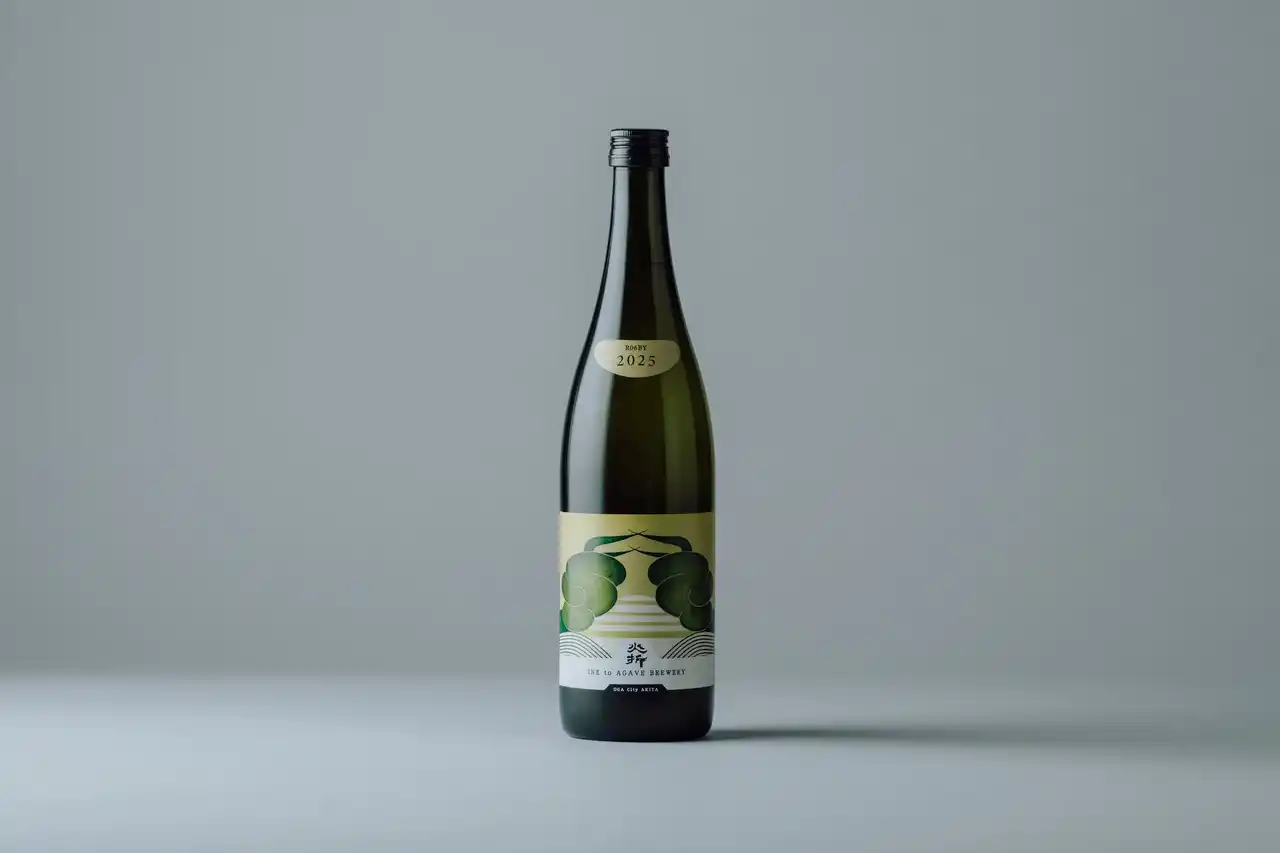 【稲とアガベ株式会社】 「日本の山は、宝の山だった。」 稲とアガベ、日本草木研究所との共同開発 第２弾で新たなクラフトサケの地平を拓く。 新定番商品「火折（ほおり）」