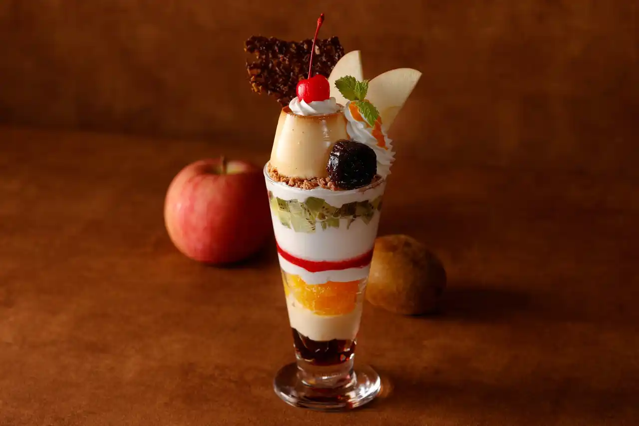 【ホテルニューグランド】発祥のデザートをより美しく贅沢にアレンジ！「プリン・ア・ラ・モード パフェ」（コーヒーハウス ザ・カフェ）