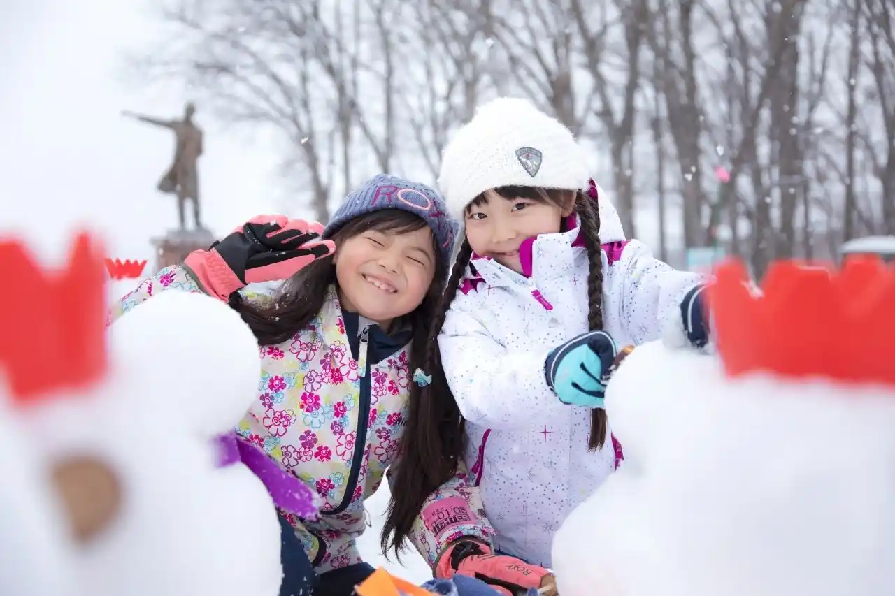 【一般社団法人札幌観光協会】 さっぽろ羊ヶ丘展望台『羊ヶ丘スノーパーク2026』(2026年1月9日から3月8日)を開催。さっぽろ雪まつり期間中は中学生以下入場無料！