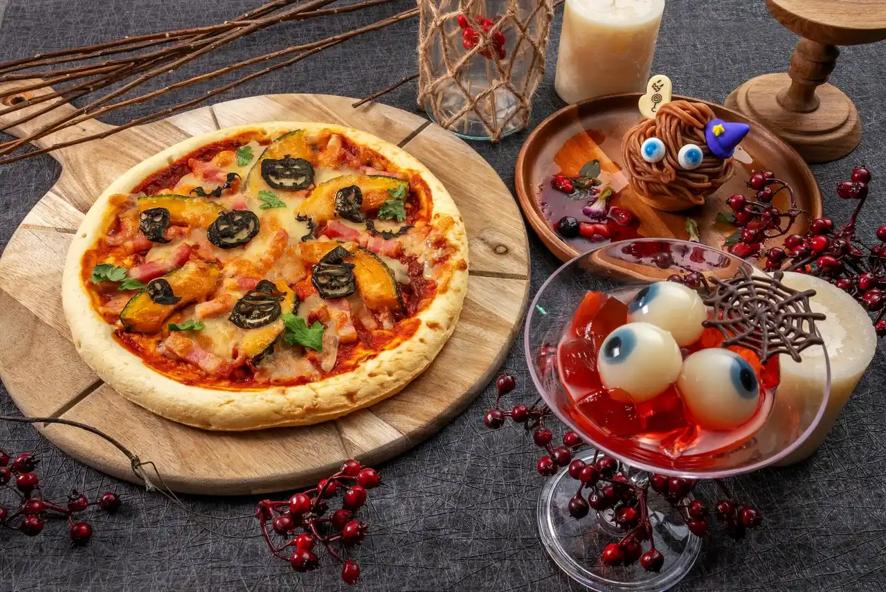 カボチャとおばけがお出迎え！おふろcafe yusaで楽しむ「まるごとハロウィン！秋の収穫祭」を2025年9月1日(月)より開催。