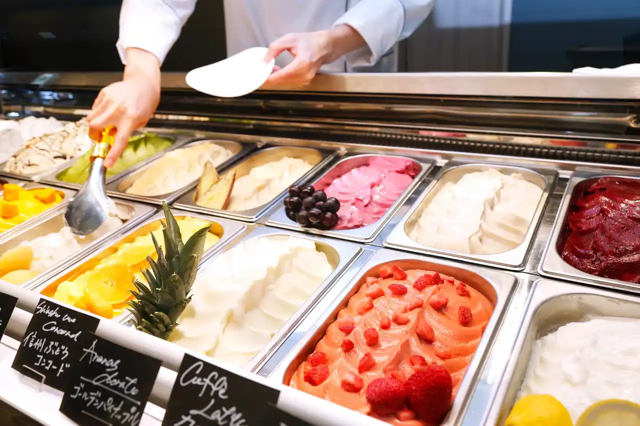 ＼８月２７日はジェラートの日／ジェラート年間製造量がエベレスト級？！焼肉店なのに日本最大級のジェラート製造量！全２２店舗の年間製造量は25万リットル以上！