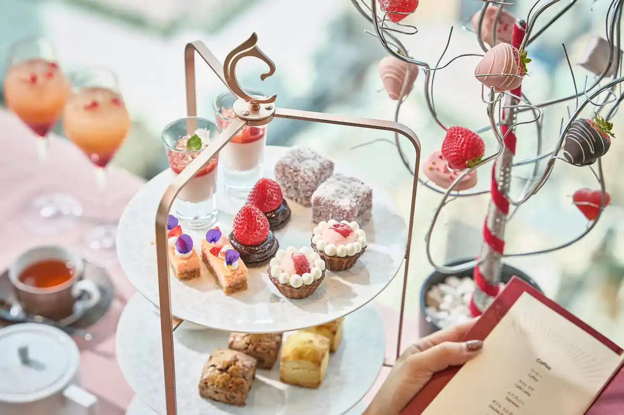 【センタラグランドホテル大阪】 苺を堪能できる大人気のアフタヌーンティーが今年も登場！「ストロベリー＆チョコレート アフタヌーンティー」12月26日(金)より提供開始。