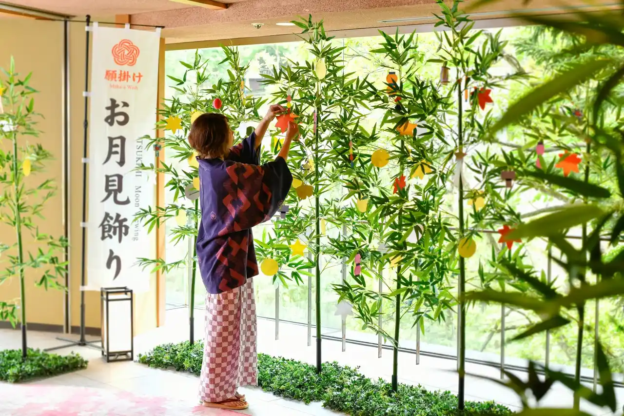 【定山渓 鹿の湯・花もみじ】名月に思い思いの願いを込める「願掛けお月見飾り」が開催