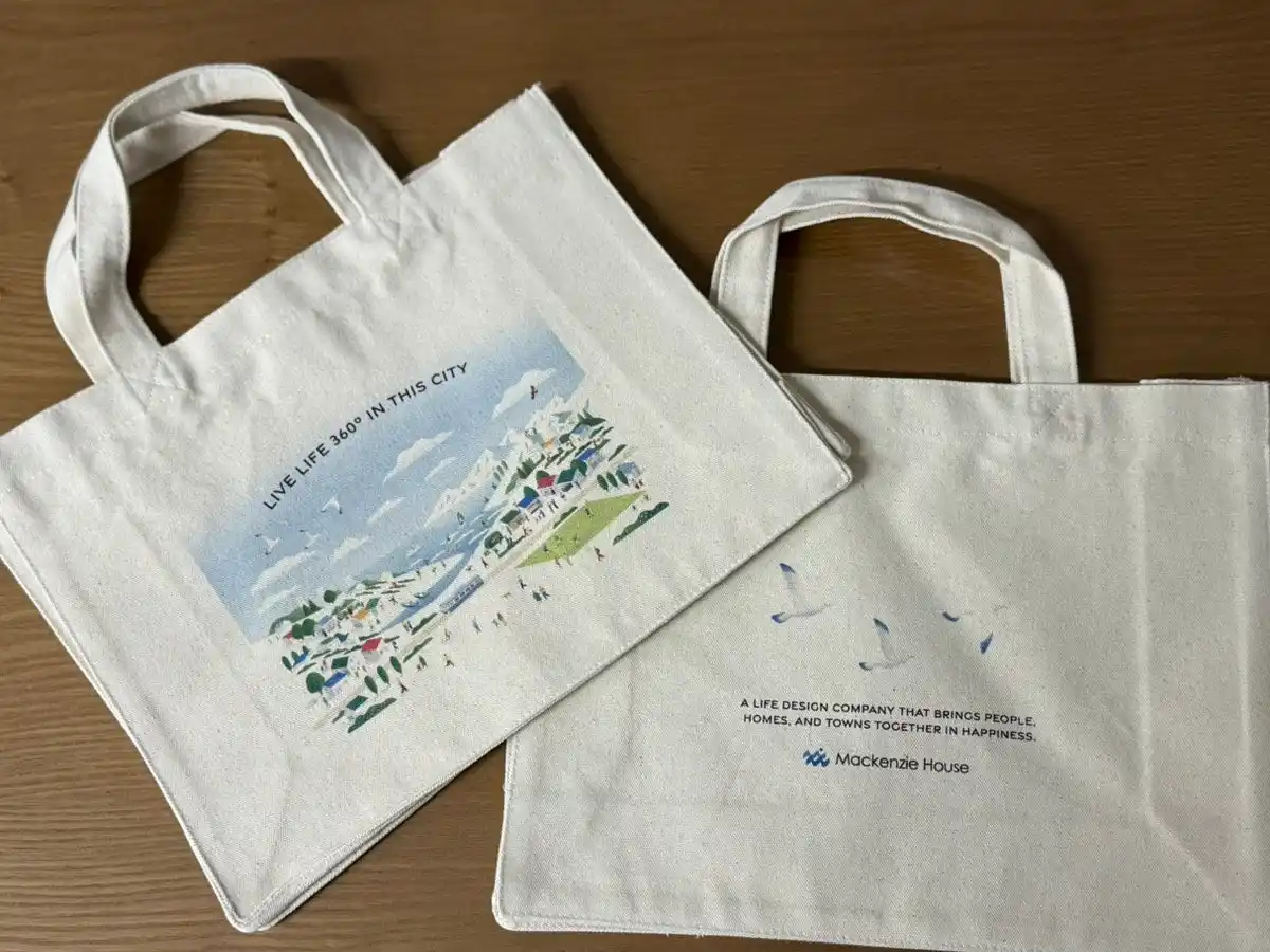 【株式会社マッケンジーハウス】 住宅会社マッケンジーハウスが“街で生きる思想”をバッグに。「LIVE LIFE 360° IN THIS CITY」オリジナルトートを発表
